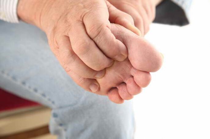 Itching on the feet with sternum osteochondral disease
